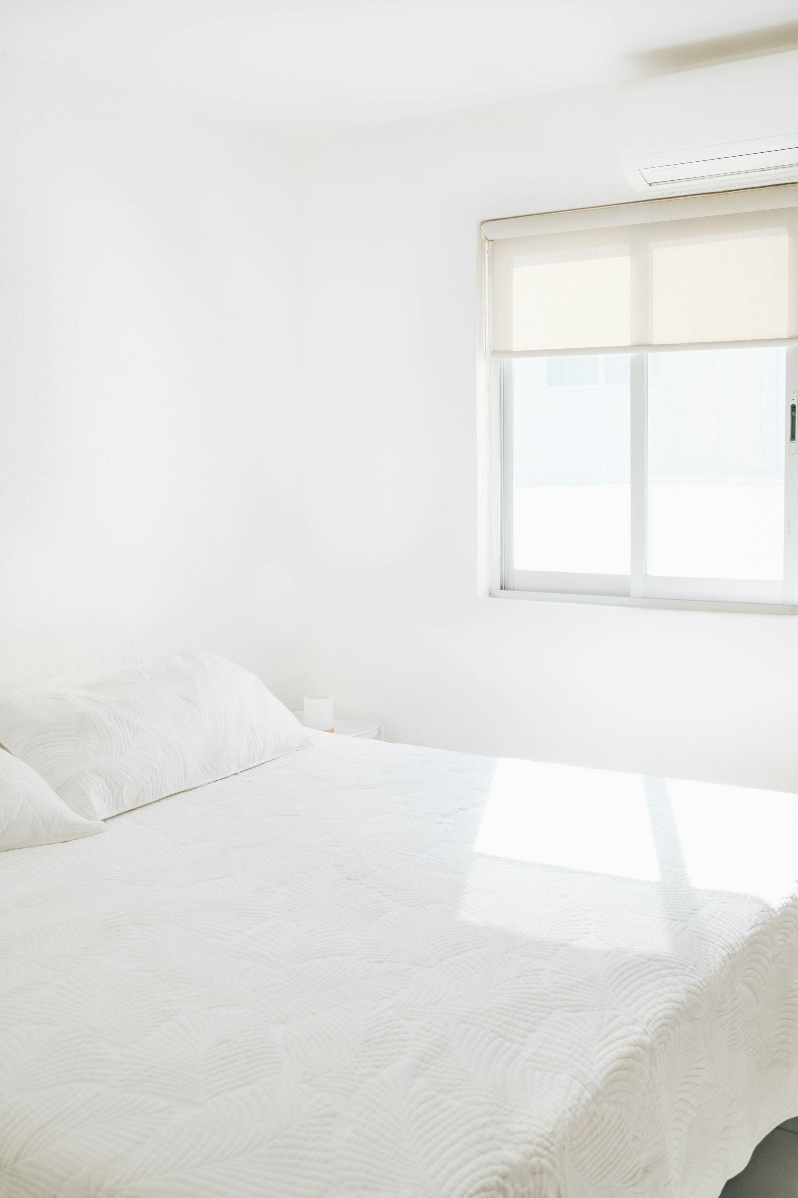Professionally cleaned bedroom in a Dubai apartment with fresh white linen